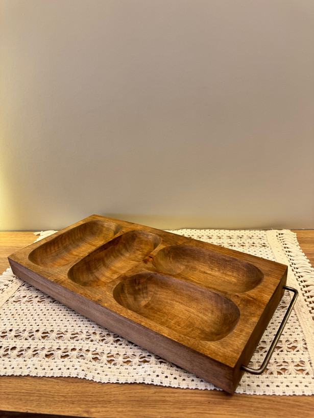 اردو خوری چوبی چهار خانه