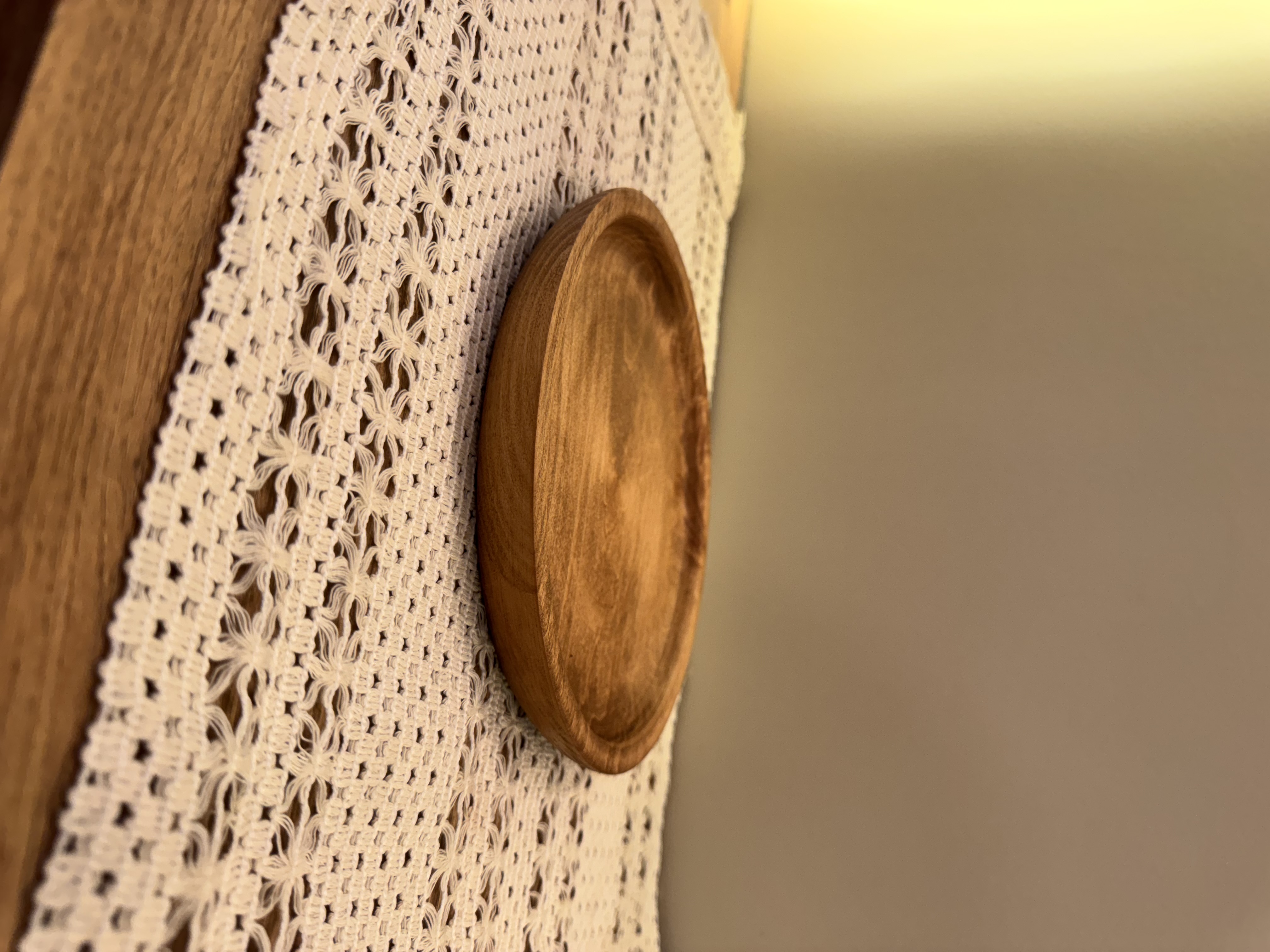 پیش دستی چوبی
